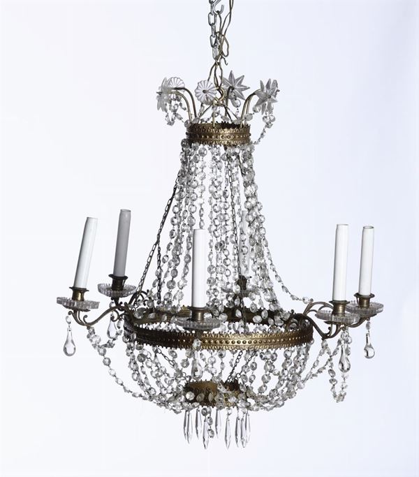 Piccolo lampadario a mongolfiera a sei luci in metallo dorato e cristalli, XIX secolo
