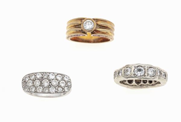Tre anelli con diamanti