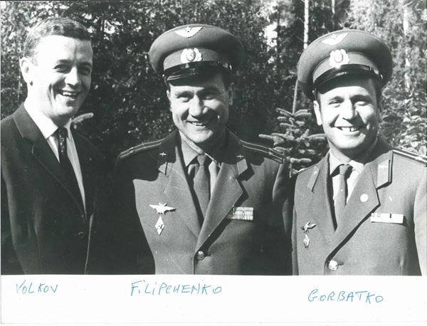 Lotto composto da tre fotografie Astronauti sovietici