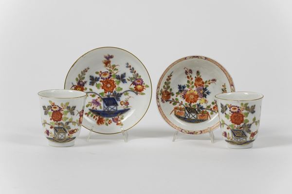 Coppia di tazzine con un piattino e un altro piattino Meissen, 1740 circa
