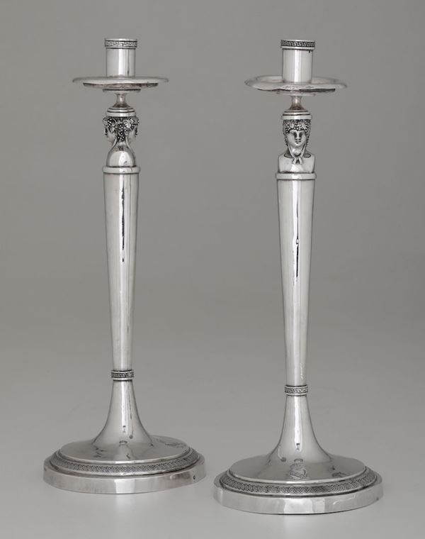 Coppia di candelieri in argento sbalzato e cesellato. Roma, dopo il 1815. Orafo Angelo Giannotti