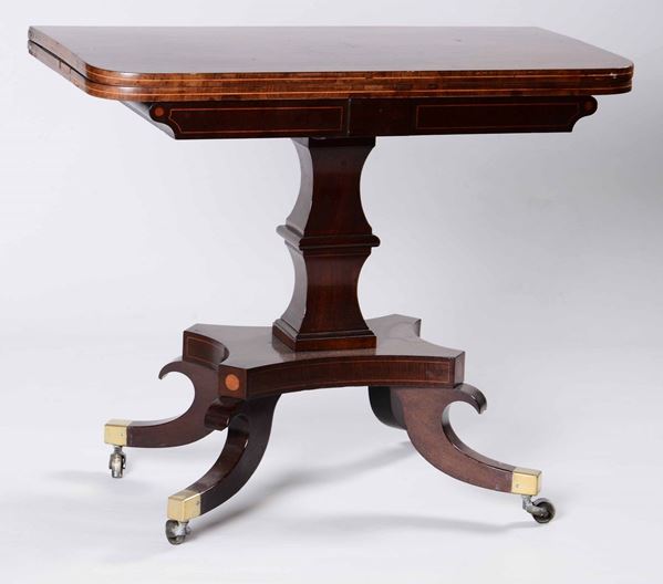 Tavolino da gioco in mogano, XIX-XX secolo
