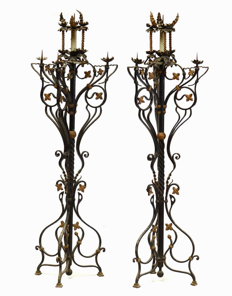 Coppia di candelabri a 4 luci in ferro battuto, XVIII secolo  - Auction Antiques | Time Auction - Cambi Casa d'Aste