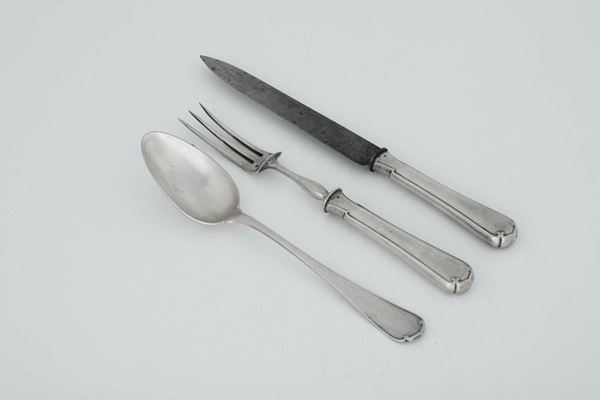 Coltello forchetta e cucchiaio in metallo argentato. Parigi XIX-XX secolo. Maison Charles Cristofle