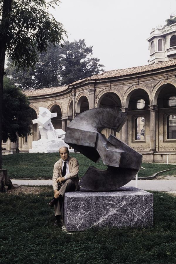 Nino Lo Duca (1940) Esposizione di Gio Pomodoro alla Rotonda della Besana, Milano, anni '80-’90