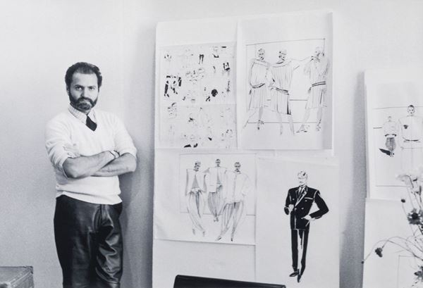 Nino Lo Duca (1940) Gianni Versace nel suo studio a Milano, anni '80-'90