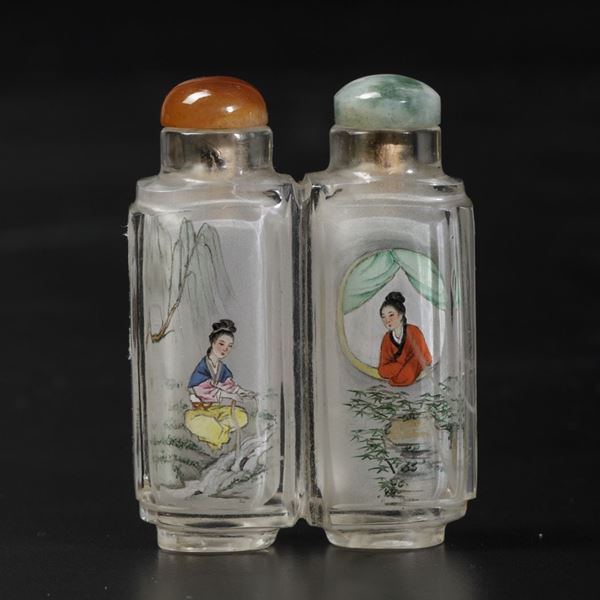 Snuff bottle a doppio corpo scolpita in cristallo di rocca dipinto con figure femminili e iscrizione, Cina, Dinastia Qing, fine XIX secolo