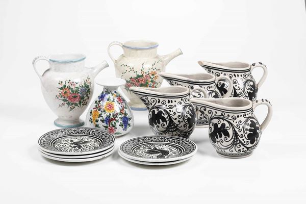 Sei versatoi, cinque piatti e un vaso Deruta e Gubbio, XX secolo