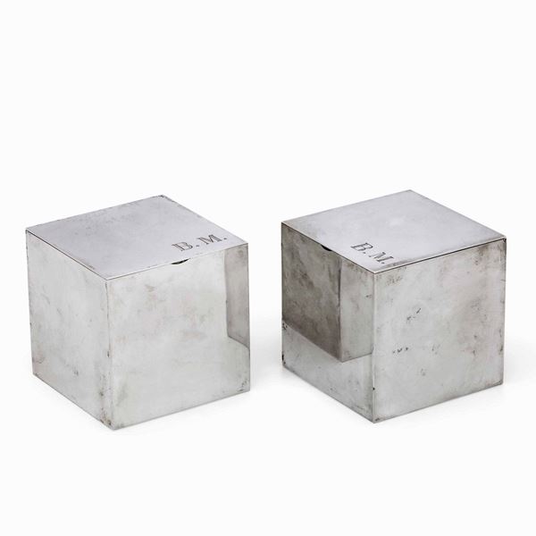 Coppia di scatole cubiche in argento. Argenteria artistica italiana del XX-XXI secolo. Argentiere G.  Ciardetti, Firenze