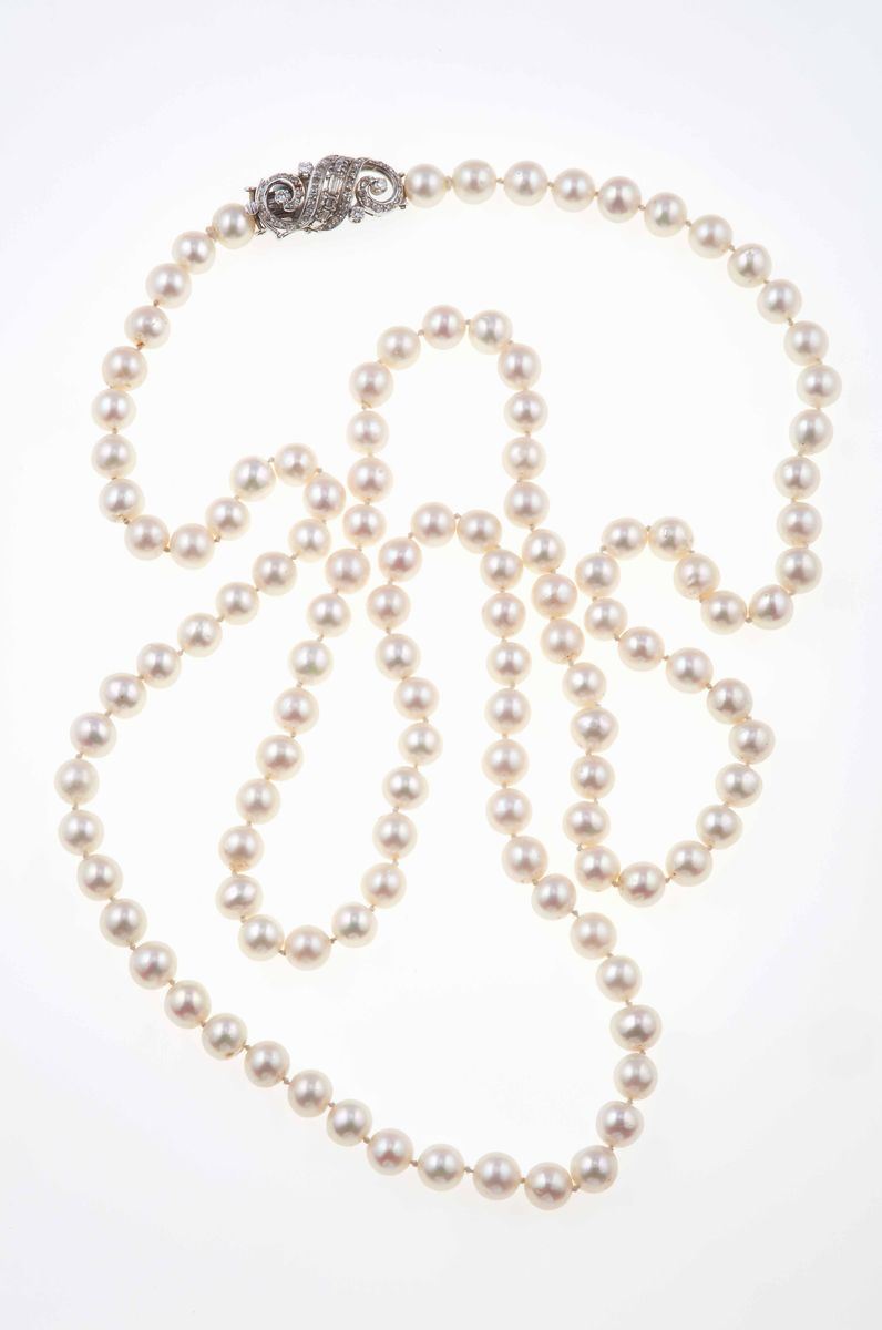 Lunga collana di perle coltivate  - Asta Spring Jewels - I - Cambi Casa d'Aste