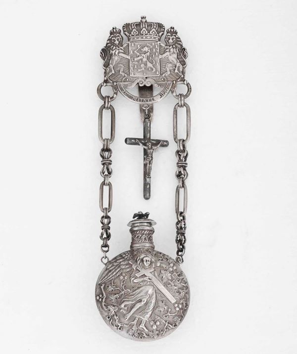 Acquasantiera in argento con stemma. Francia (?) XX secolo