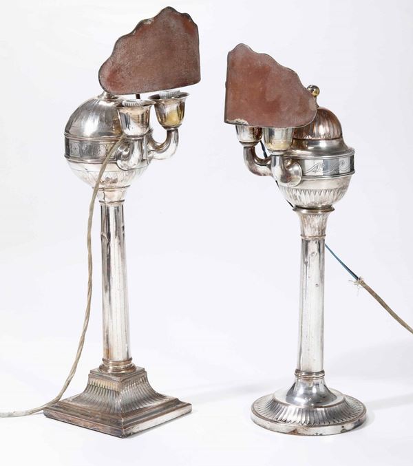Coppia di lucerne in rame argentato. XIX-XX secolo