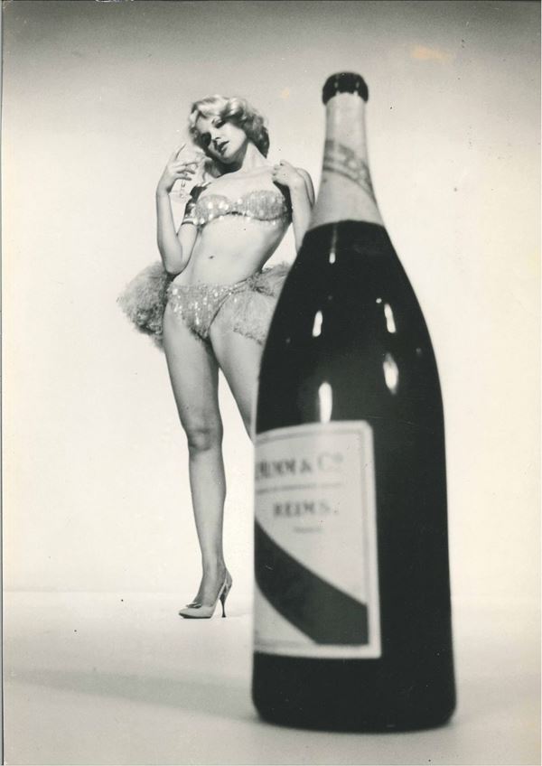 Philippe Halsman (1906-1979) Lotto composto da 2 fotografie di Carroll Baker