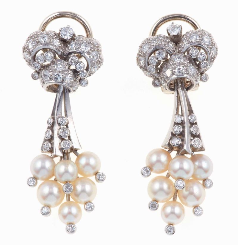 Orecchini pendenti con perle coltivate e diamanti  - Asta Spring Jewels - I - Cambi Casa d'Aste