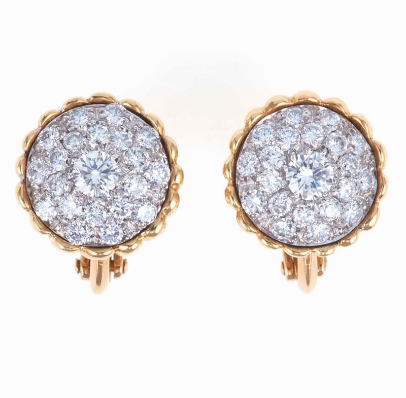 Pair of diamond and gold earrings  - Auction Fine and Coral Jewels - Cambi Casa  [..]