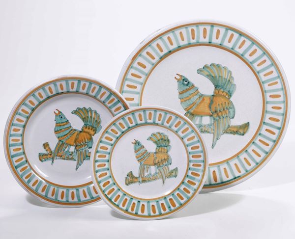 Tre piatti raffiguranti gallo cedrone Vietri, Manifattura Avallone, primo terzo del XX secolo