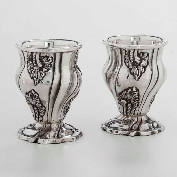 Due portauovo in argento. Argenteria artistica italiana del XX secolo. Argentiere Enrico Evangelisti, Genova