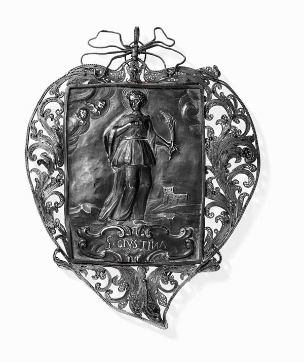 Santa Giustina Placca in filigrana e lamina d'argento sbalzata e cesellata Manifattura italiana del XVIII secolo