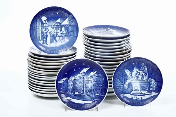  Collezione di piatti di Natale dal 1971 al 2008 Danimarca, Copenaghen, Manifattura Bing & Grondahl