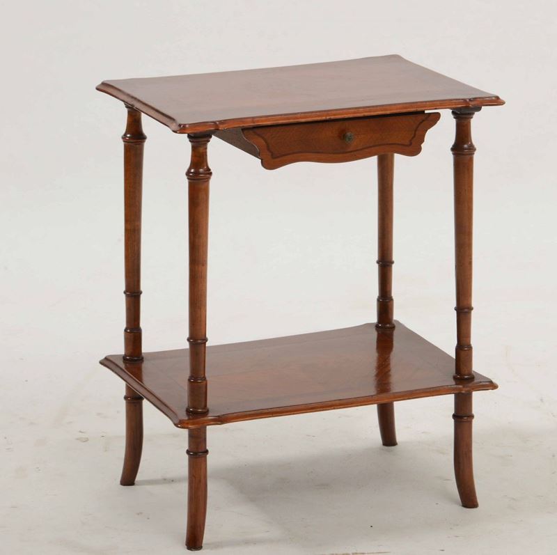 Tavolinetto a due ripiani in noce. XIX-XX secolo  - Auction Antique June | Cambi  [..]