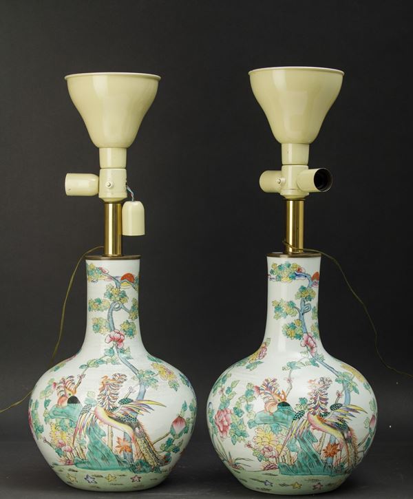 Coppia di vasi Tianqiuping in porcellana con fenici e alberi in fiore, Cina, Dinastia Qing, XIX secolo