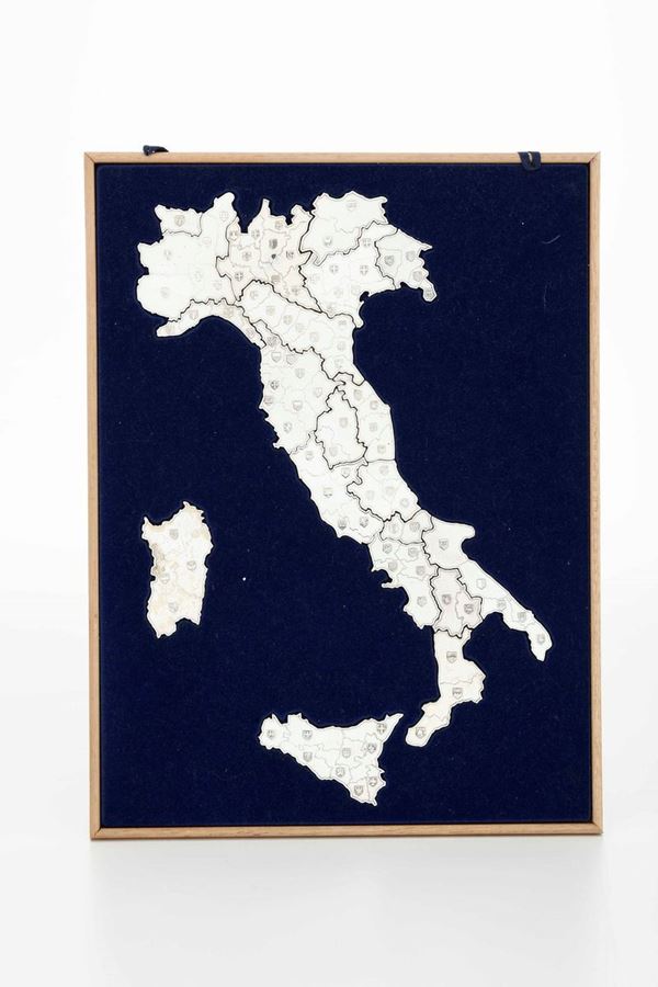 Curioso puzzle in argento raffigurante l'Italia suddivisa nelle 20 regioni. Argenteria artistica italiana del XX secolo