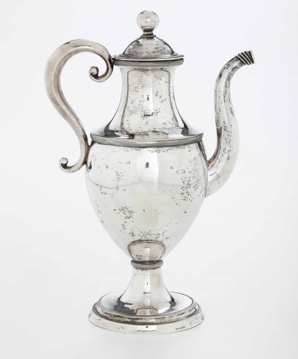 Caffettiera in argento. Argenteria italiana del XIX secolo (apparentemente priva di punzonatura)