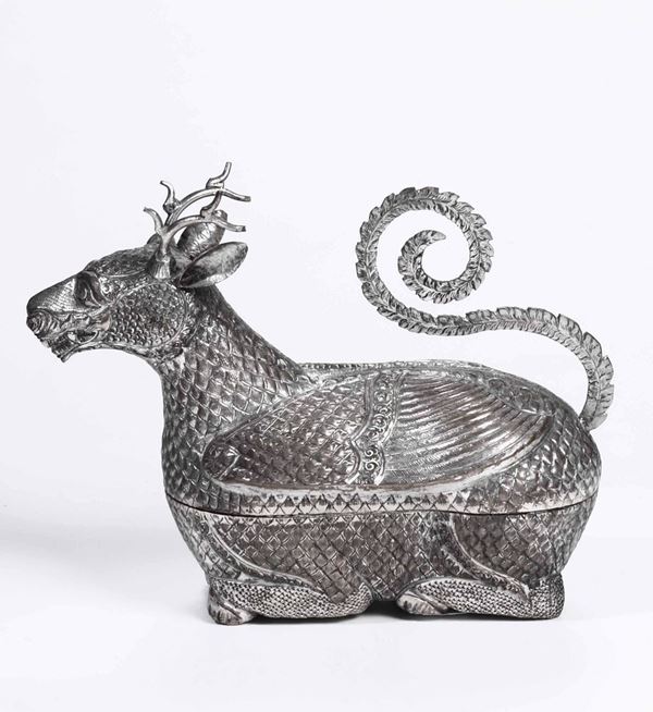 Cervo in argento. Manifattura orientale del XX secolo