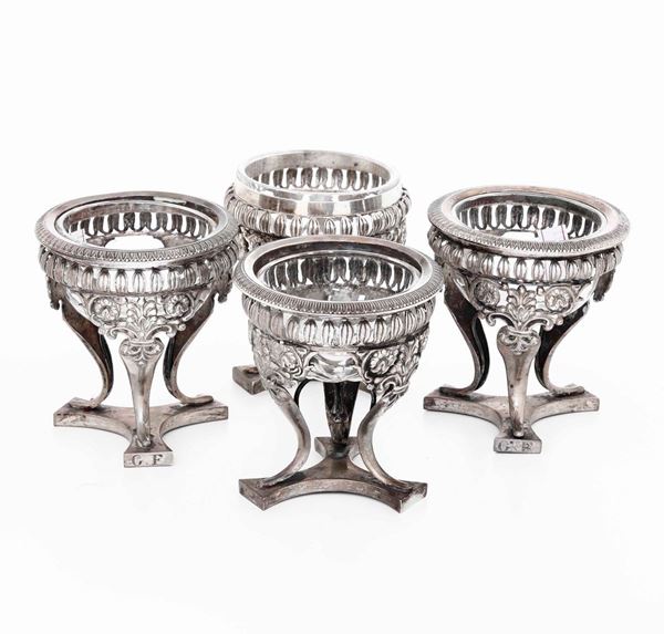 Quattro saliere in argento e vetro molato a tripode. Argenteria milanese del XIX secolo