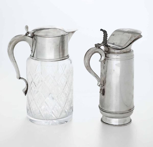 Insieme di Thermos in argento e caraffa in vetro molato e argento. Argenteria italiana del XX secolo