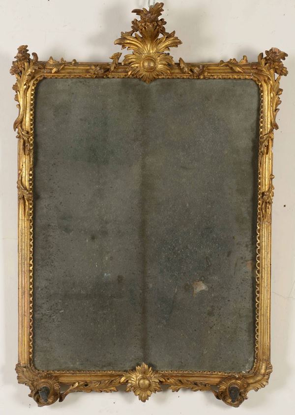 Coppia specchiere in cornice in legno intagliato e dorato, XVIII secolo