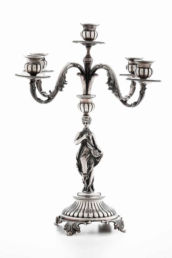 Candelabro in argento a cinque fiamme. Argenteria italiana del XX secolo