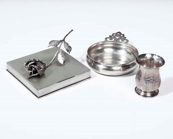 Lotto di oggetti in argento. Differenti manifatture del XX secolo