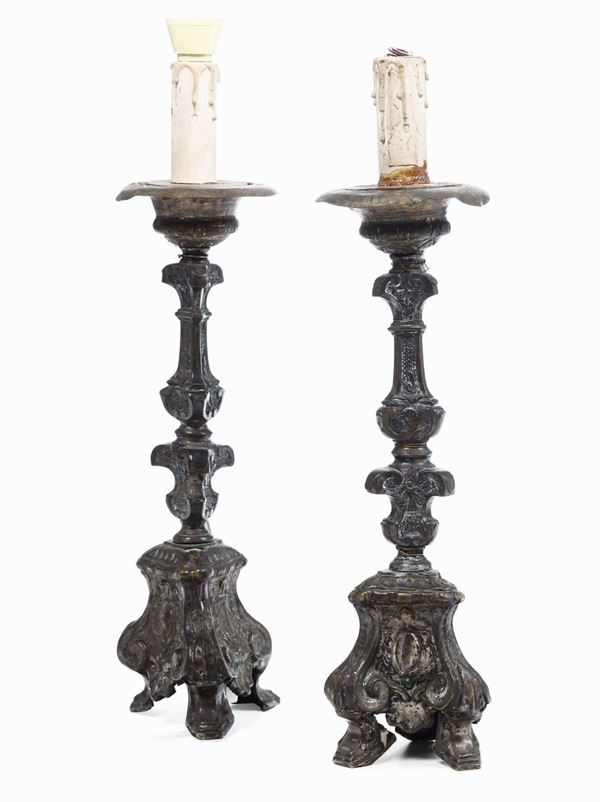 Coppia di candelieri  Legno e rame argentato Manifattura del XX secolo