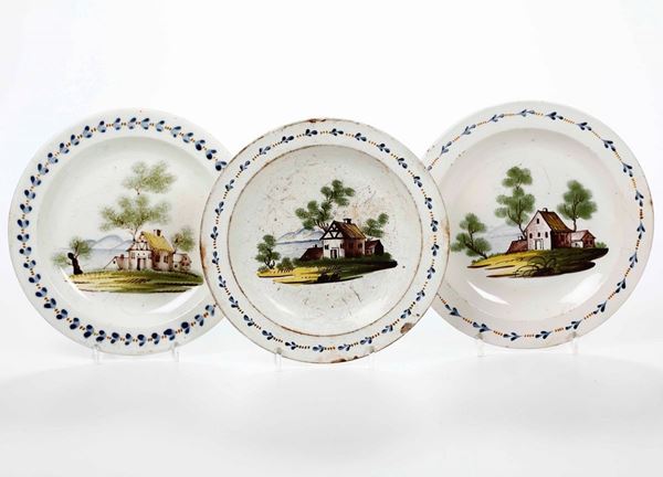 Tre piatti con casolari Germania, Magdeburg, Manifattura Guischard (1756 - 1839), fine XVIII inizio XIX secolo