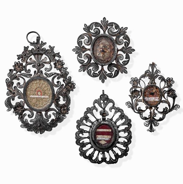 Quattro pendenti Filigrana d'argento sbalzata Arte italiana del XVIII secolo