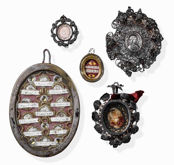 Cinque pendenti Filigrana e lamina d'argento, metallo argentato Arte italiana del XVIII secolo