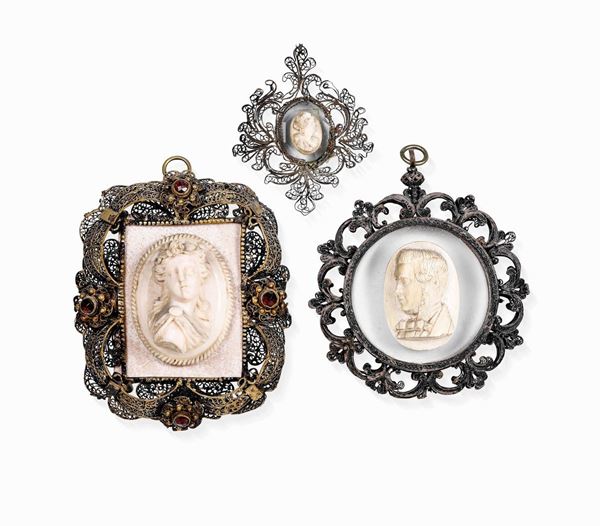 Tre pendenti Filigrana d'argento e cammei incisi su avorio Arte italiana del XVIII-XIX secolo
