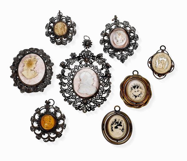 Otto pendenti Filigrana e lamina d'argento, oro asso titolo e avorio inciso Varie manifatture del XIX-XX secolo