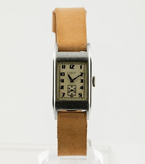 Lotto di tre orologi di forma anni '40 Reich, Anker e anonimo di cui uno privo di lancette e vetro.