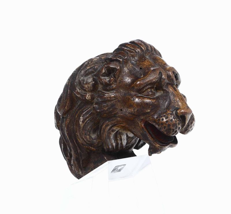 Testa di leone in legno. Intagliatore del XIX secolo  - Asta Scultura | Cambi Time - Cambi Casa d'Aste