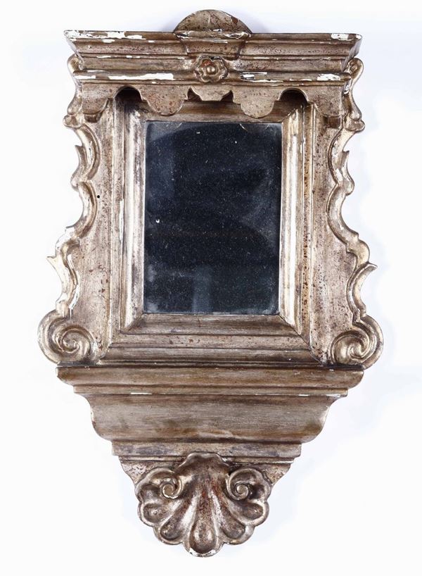 Due piccole specchiere in legno intagliato, XIX-XX secolo