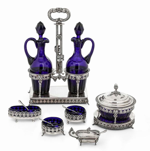 Set da tavola in argento e vetro blu cobalto. Argenteria veneta del XX secolo. Argentiere ARGENTERIA VICENTINA