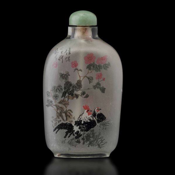 Snuff bottle in vetro con galli, galline e iscrizione, Cina, prima metÃ  del XX secolo