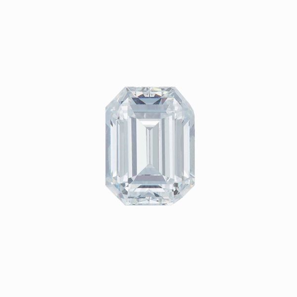 Diamante taglio smeraldo di ct 5.07, colore D, caratteristiche interne VS2, fluorescenza UV nulla, tipo  [..]