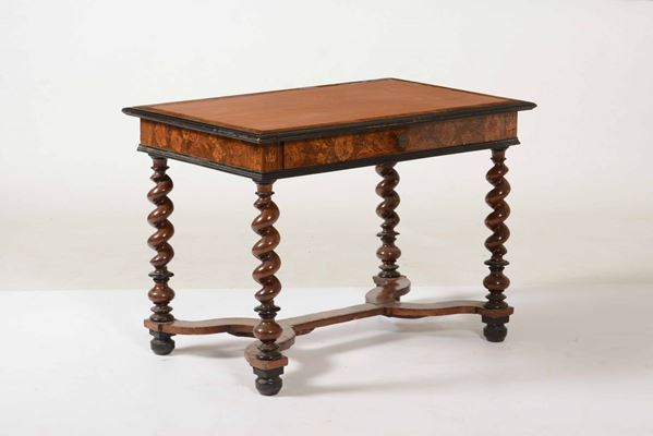 Tavolo il legno lastronato ed intarsiato. Olanda XIX secolo