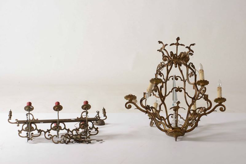 Coppia di lampadari in metallo dorato  - Auction Antique June | Cambi Time - Cambi Casa d'Aste