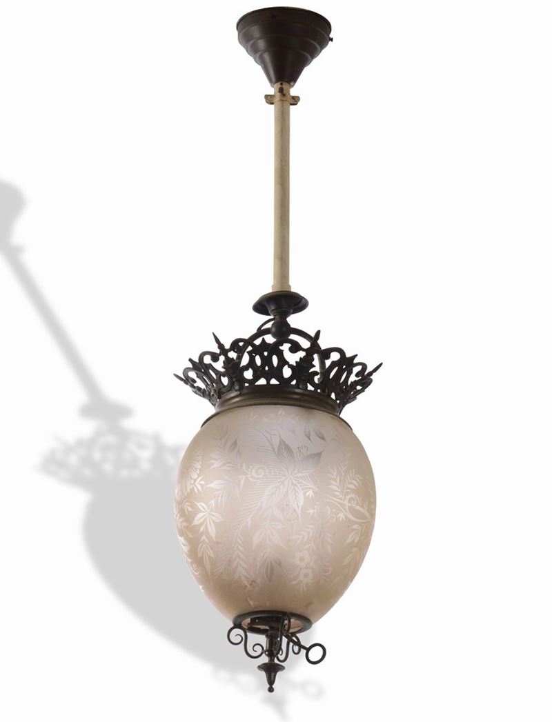 Lampada a sospensione in stile liberty in metallo con boccia in vetro  - Auction Antique June | Cambi Time - Cambi Casa d'Aste