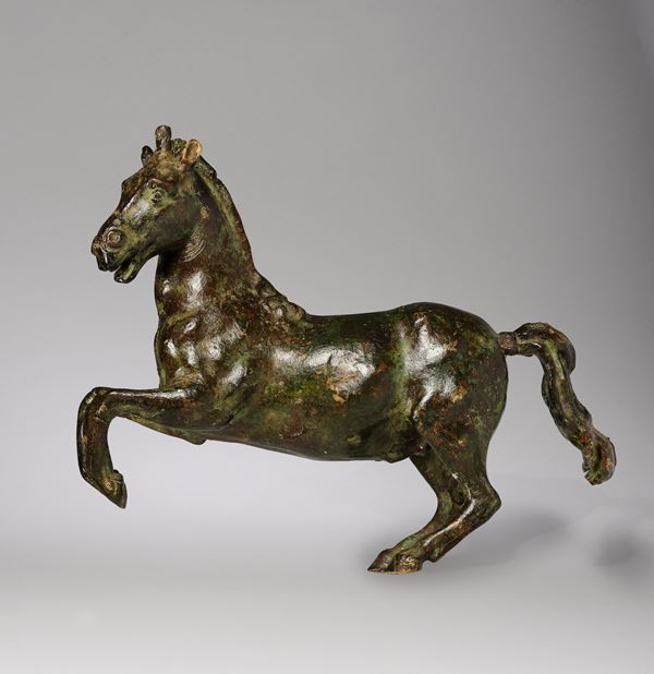 Cavallo in corvetta. Bronzo fuso, cesellato e patinato. Fonditore rinascimentale toscano, XVI secolo