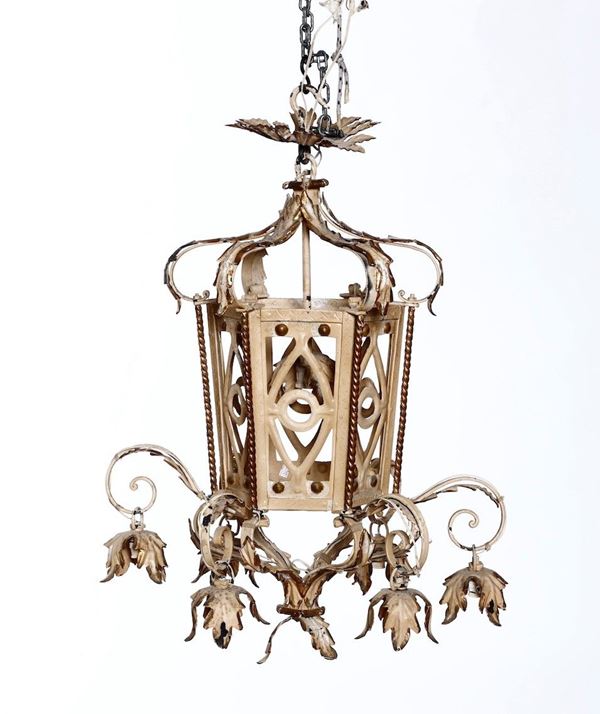 Lampione in metallo dorato. XX secolo